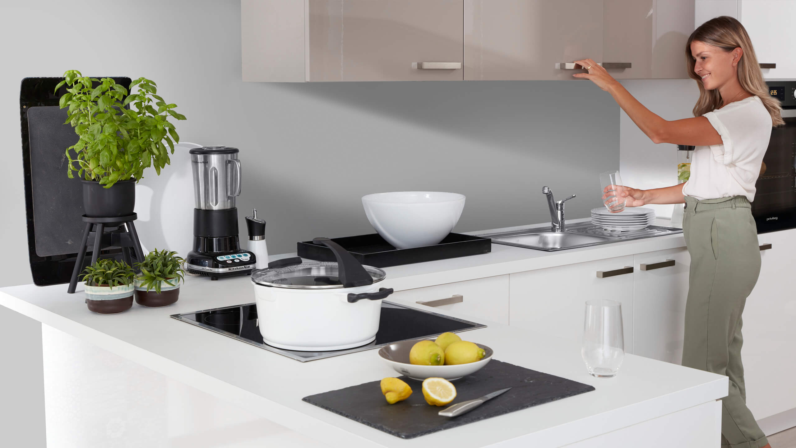 Moderne Familienküche "Serie 3022" in L-Form von Interliving
