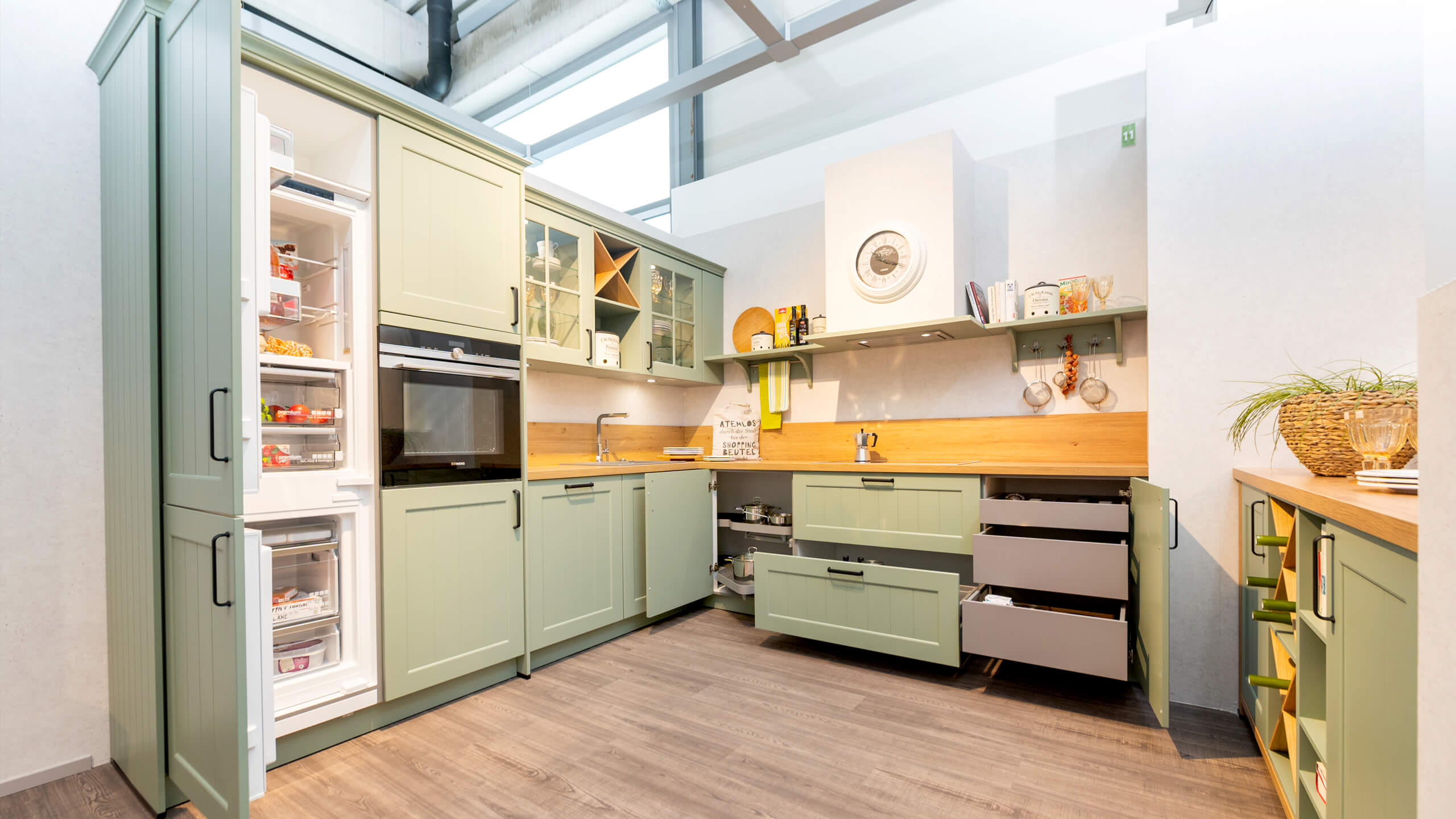 Trendige Landhausküche Modell Canto von Wert Küche