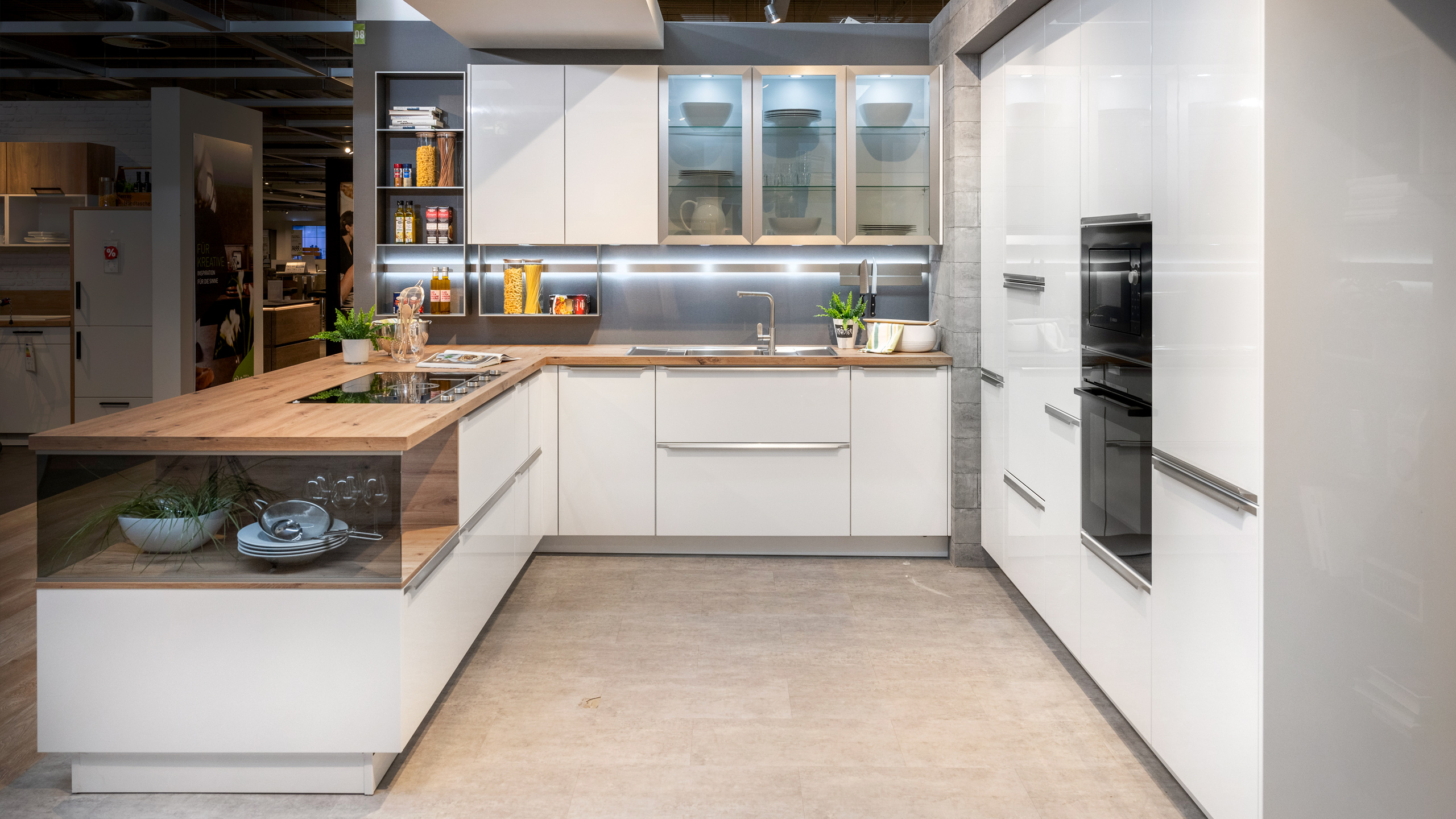 Helle Familienküche Modell Lux von Nobilia