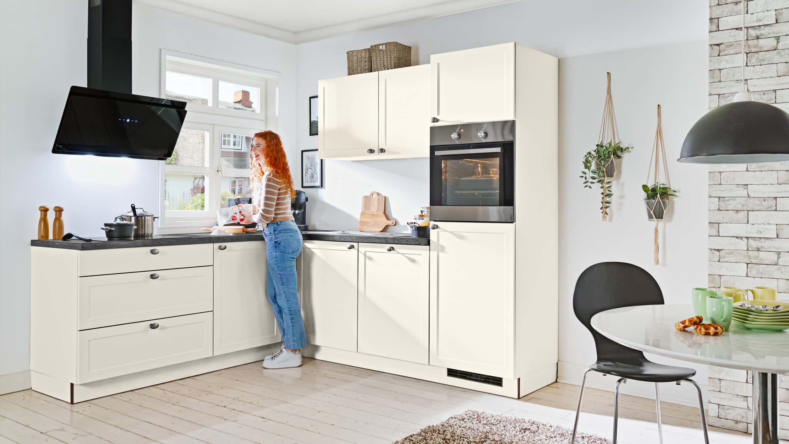 Landhausküche "Home" in L-Form von Express Küchen