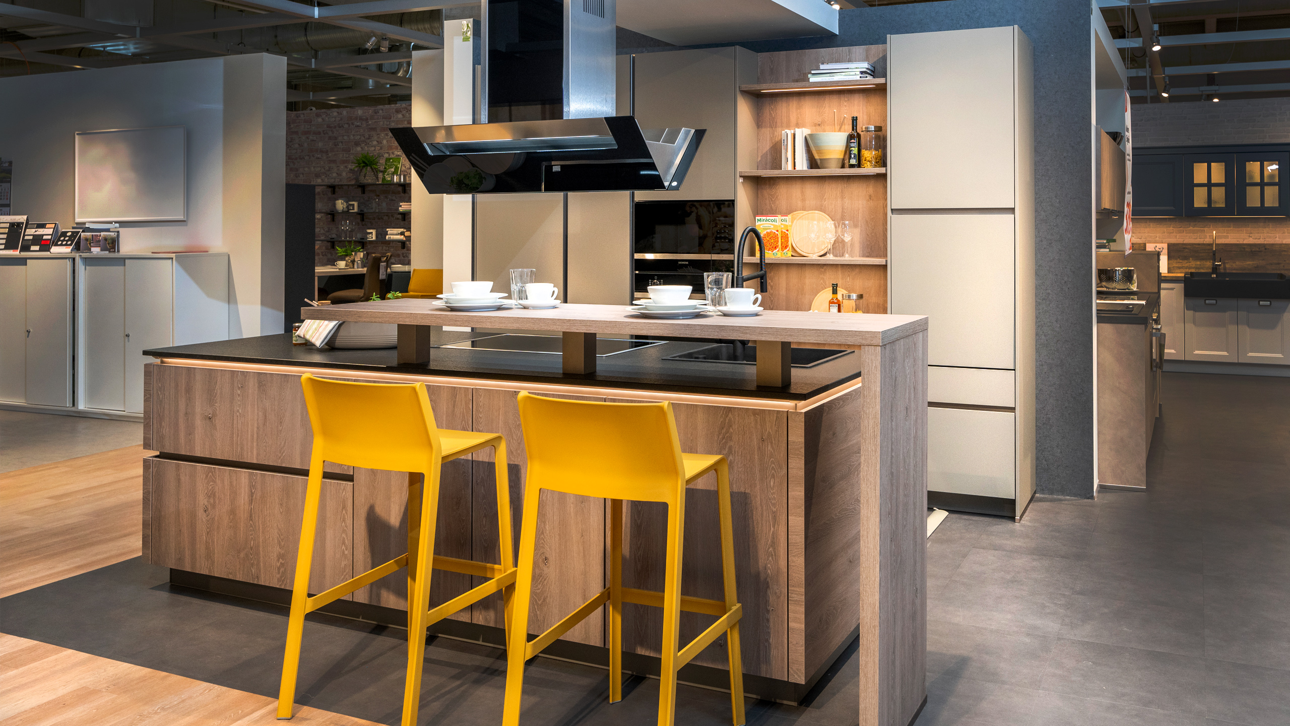 Stylische Inselküche Modell Easytouch von Nobilia 