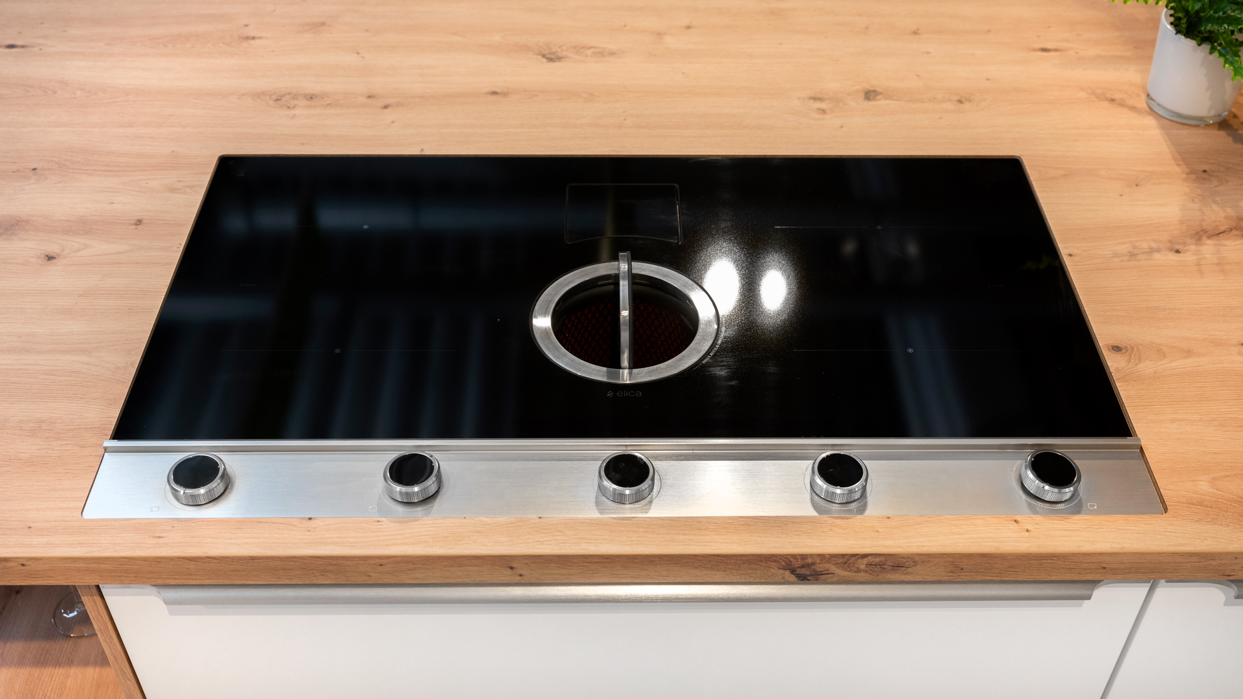 Helle Familienküche Modell Lux von Nobilia
