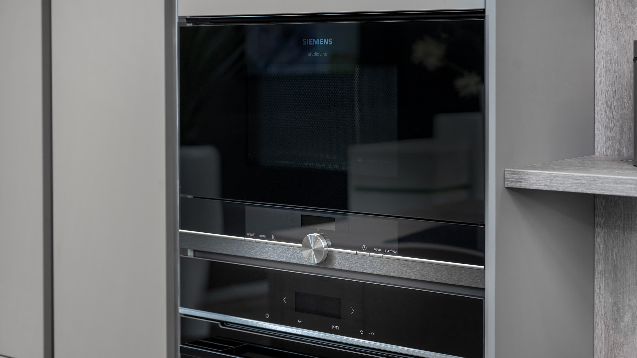 Moderne, grifflose Inselküche "Easytouch" von Nobilia 