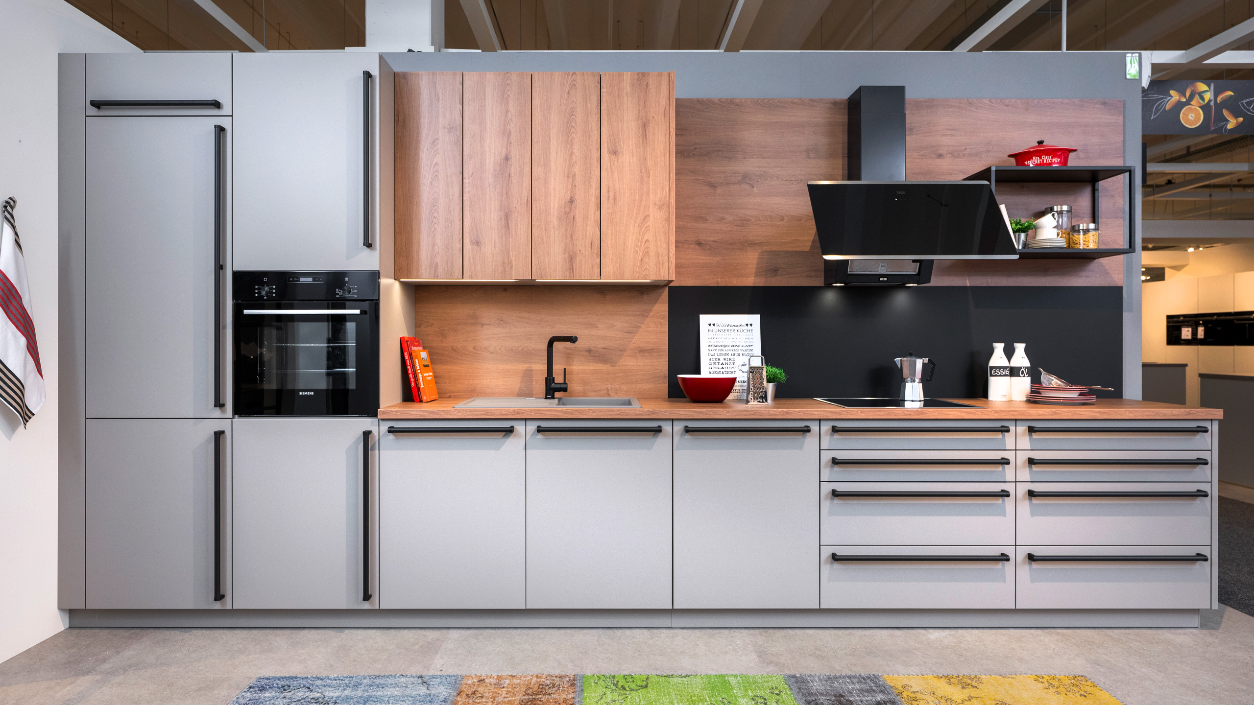 Trendige Küchenzeile "Mattea Colour" von Wert Küche