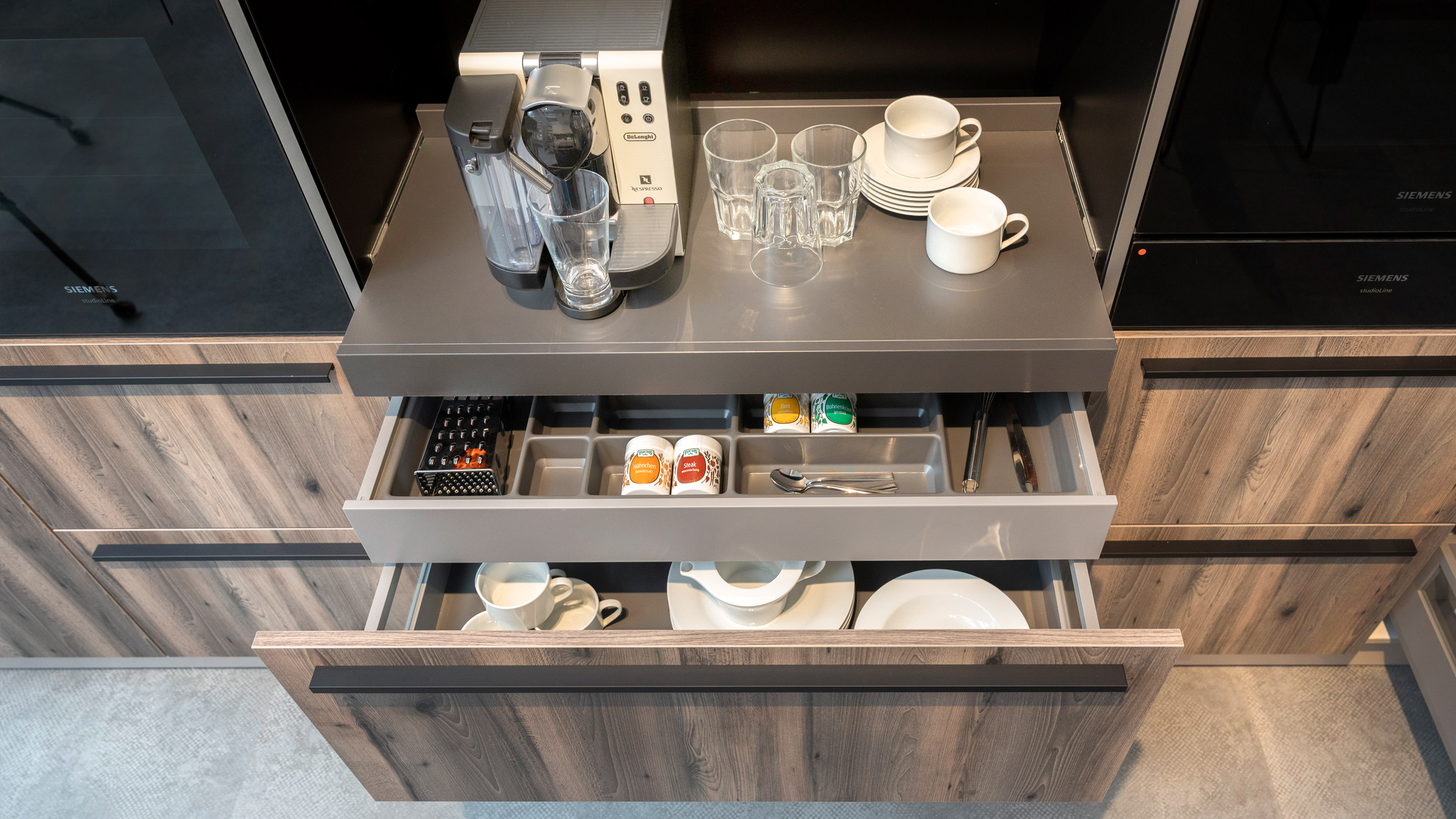 Großräumige, edle T-Küche "Siena" von Wert Küche