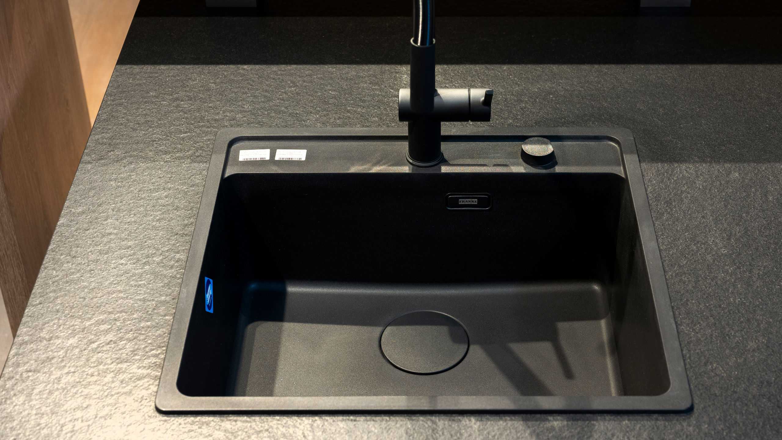 Stylische Inselküche Modell Easytouch von Nobilia 