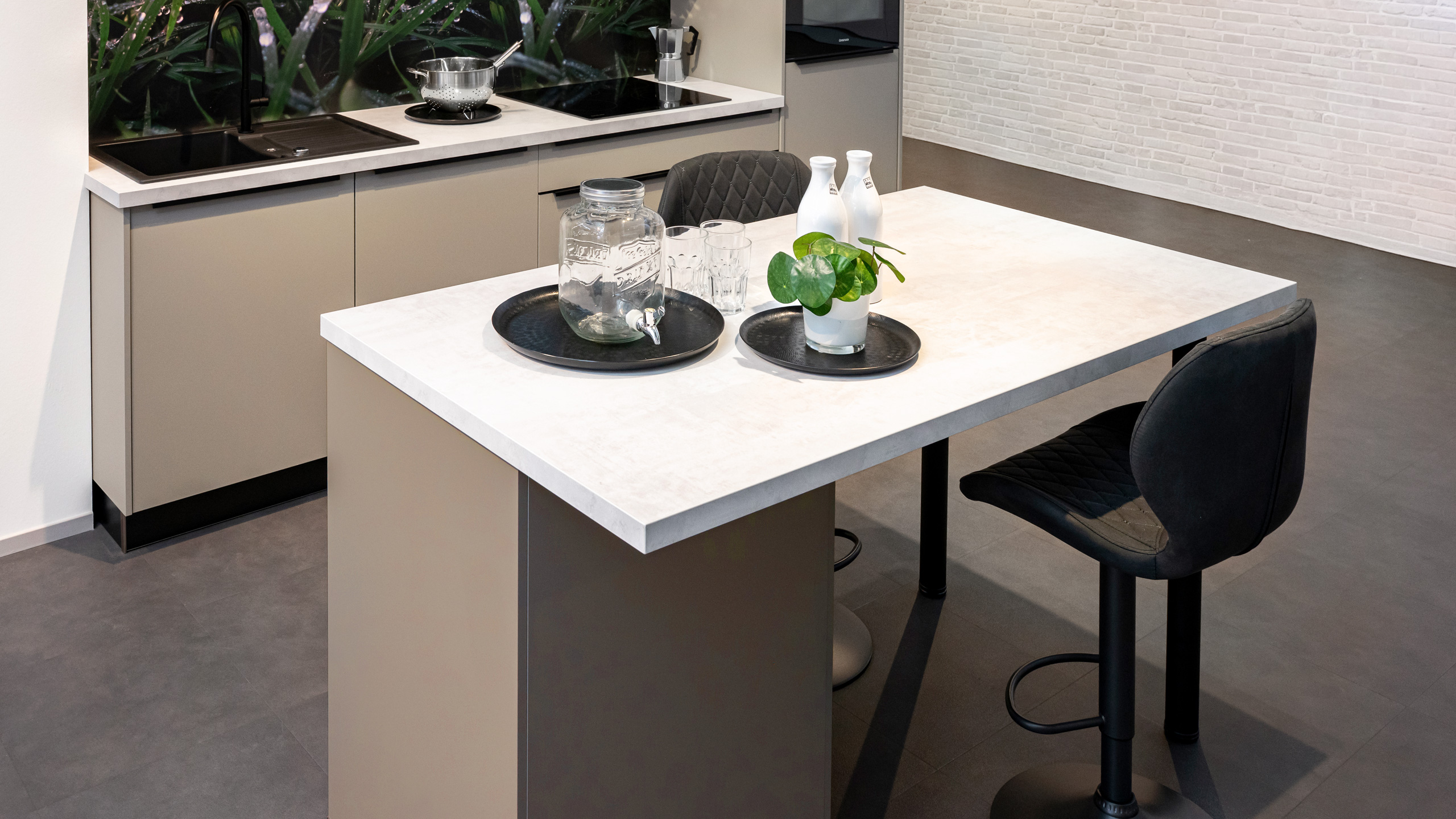 Stylische Singleküche mit Insel Modell Clean von Express