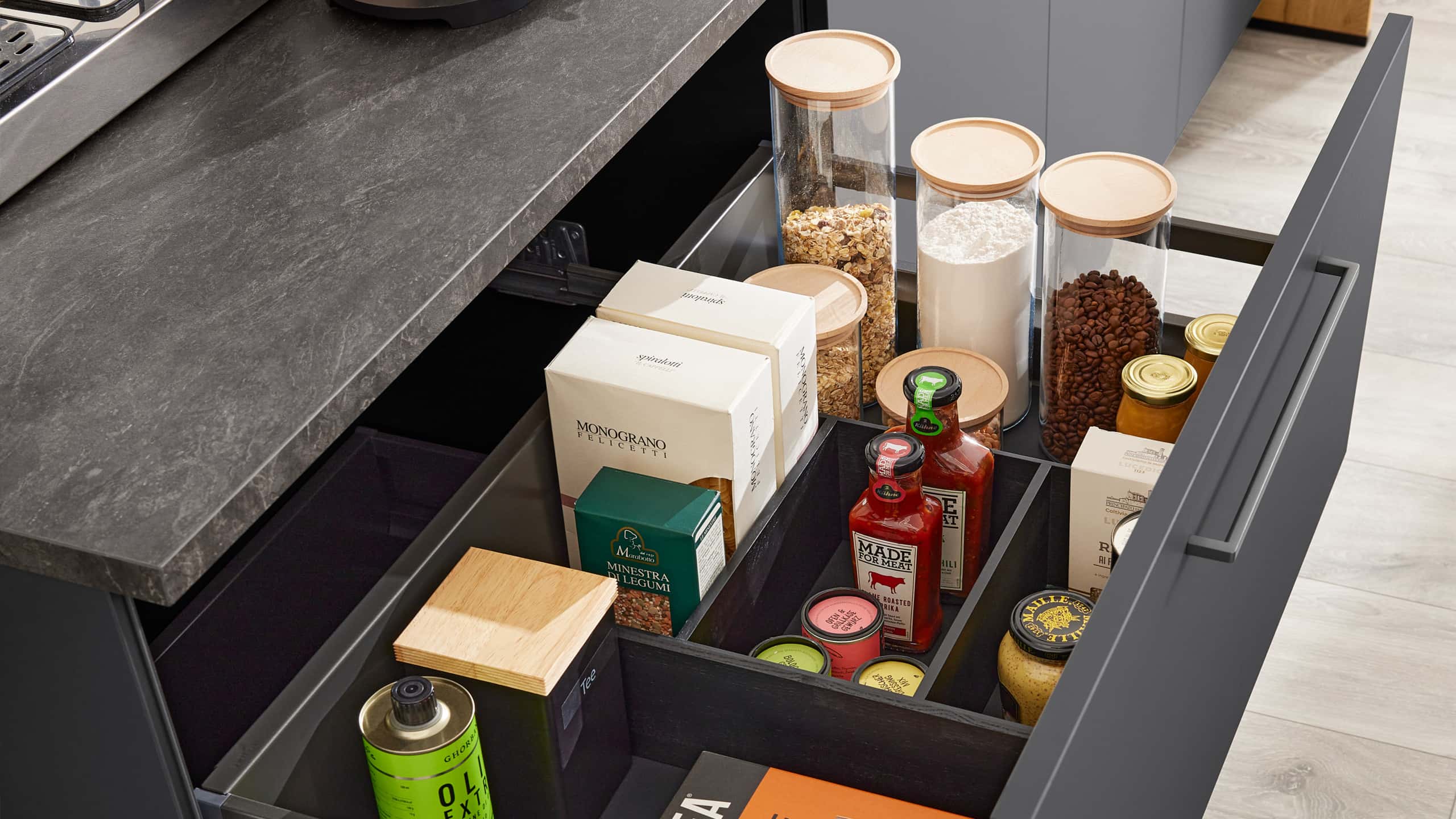 Trendige Inselküche "Serie 3093" von Nobilia