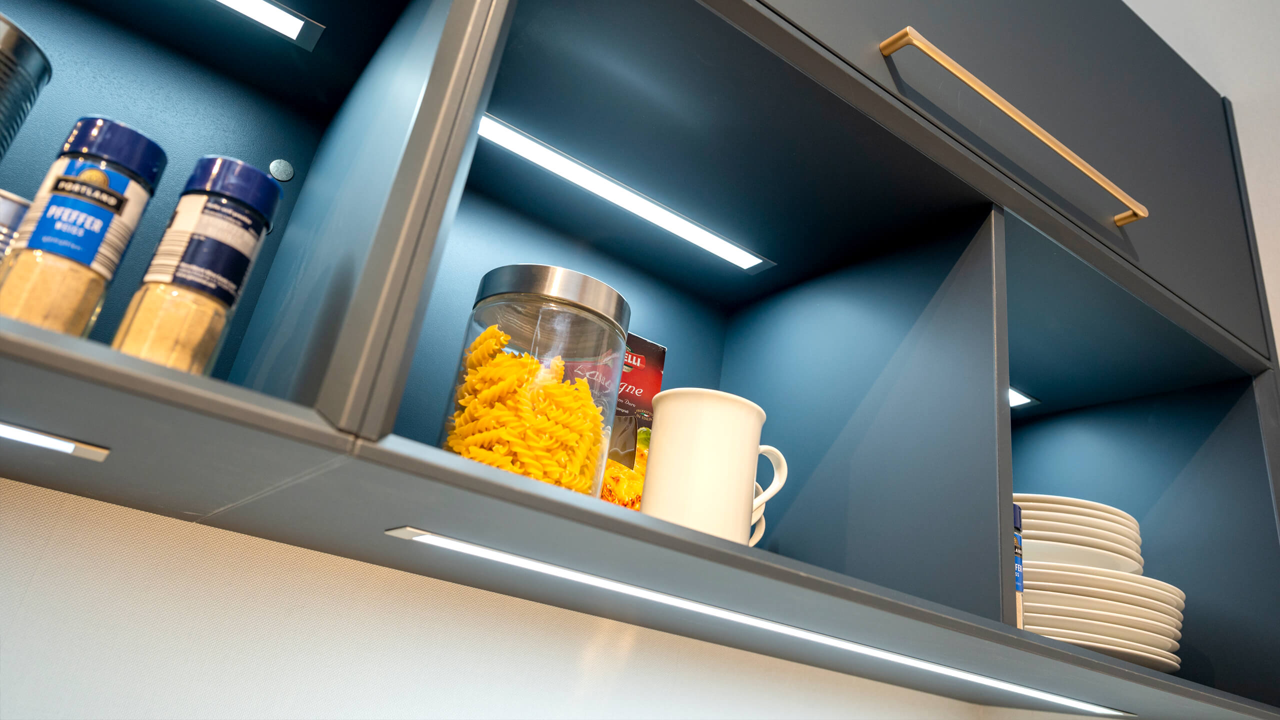 Trendige L-Küche Modell "Easytouch" von Nobilia