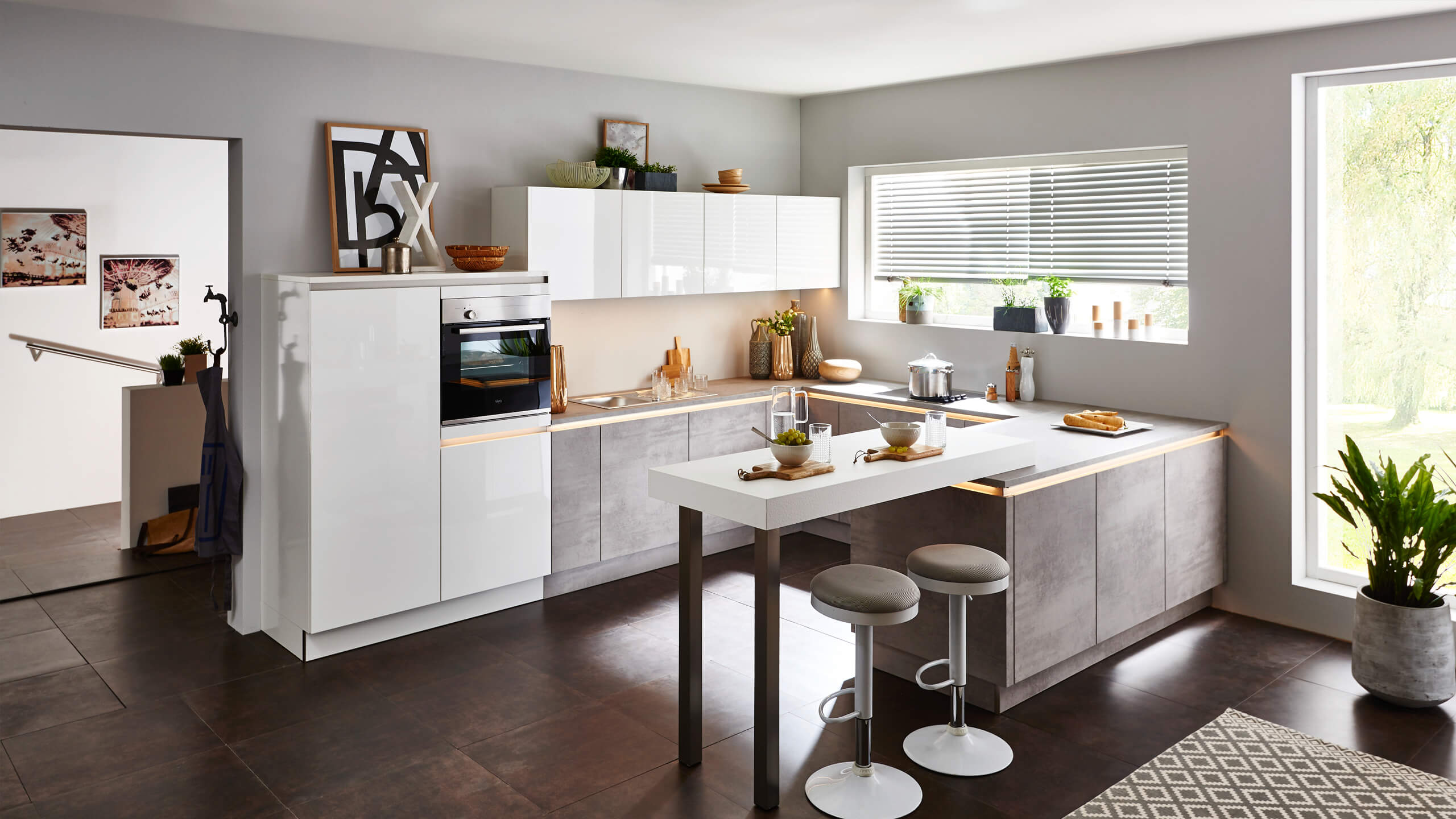 Grifflose Trendküche "Lux" in U-Form von Nolte