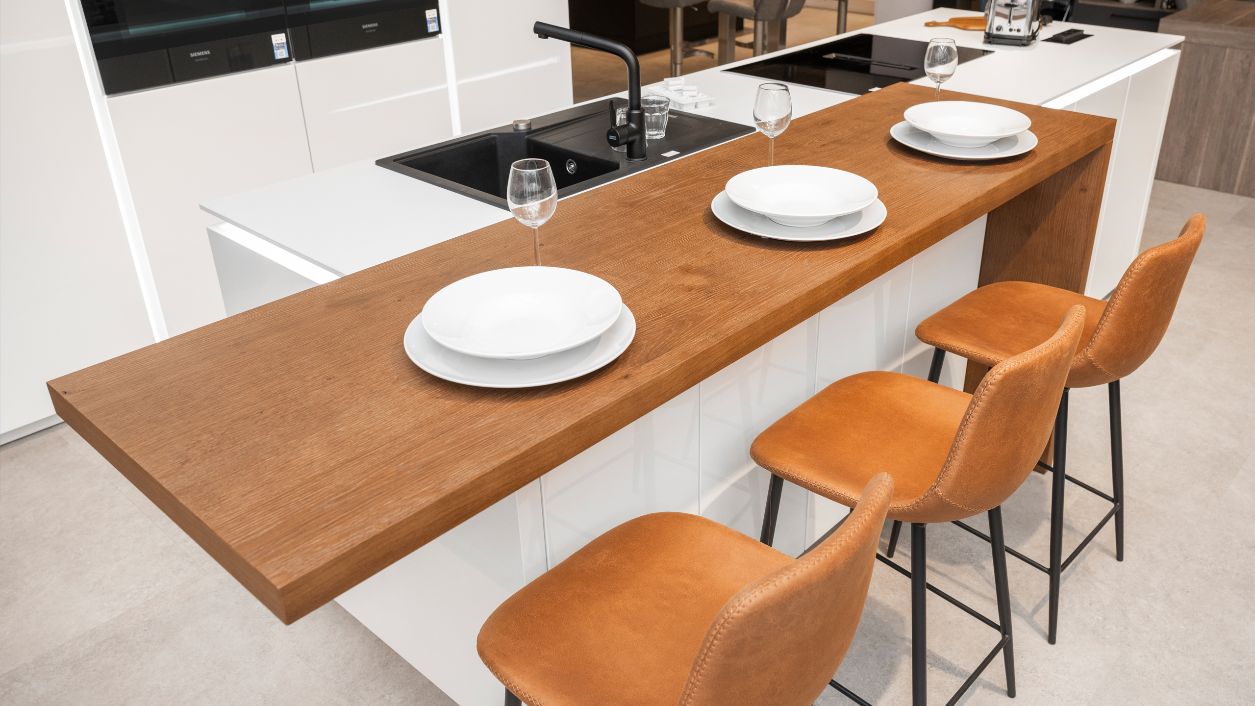 Helle Design Küche mit Insel "IL 3610" von Interliving