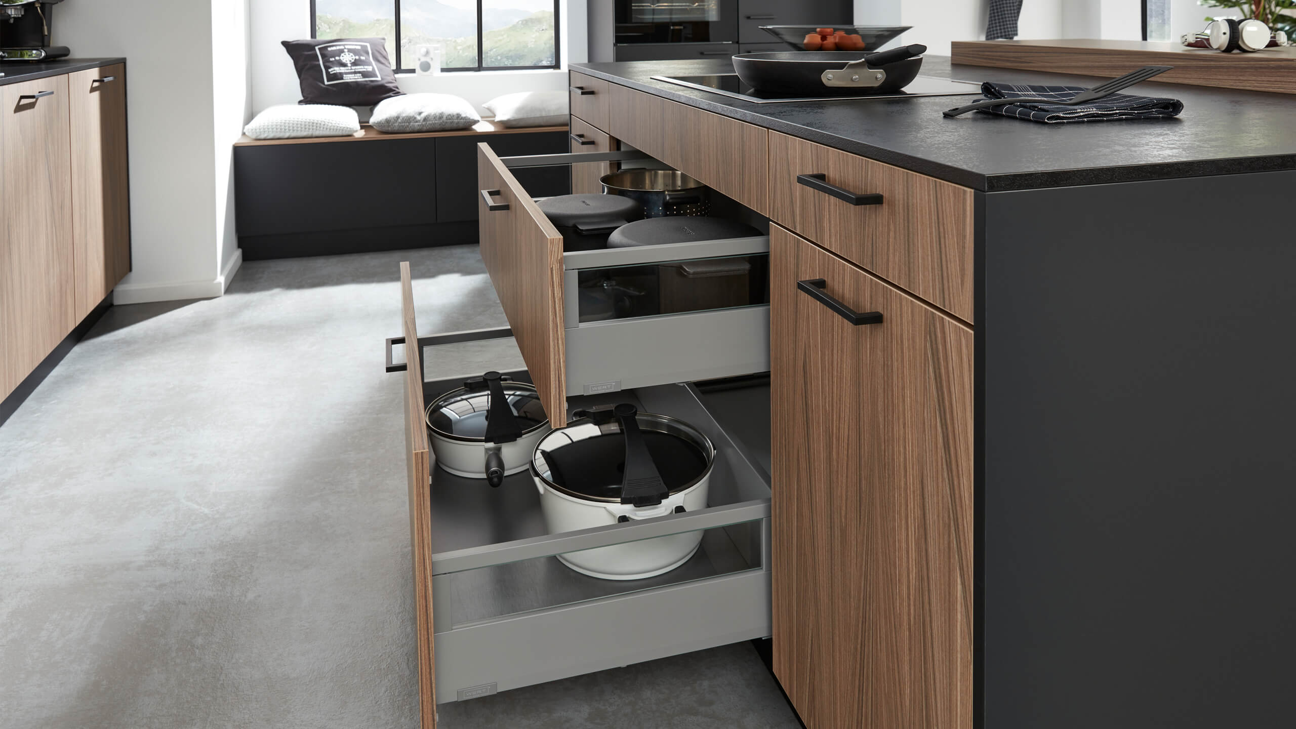 Designküche "Ava" mit Insel von Wert Küche